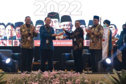 FRI 2022 Kukuhkan Rektor UNAIR Sebagai Ketua Periode 2022-2023