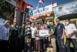 Menkop UKM Pastikan Program Solar untuk Koperasi Nelayan Siap Uji Coba di Surabaya