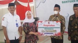 Bupati Anna Serahkan Bantuan Hibah 235 Pengurus Musholla