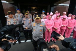 Polda Jatim dan Kemala Bhayangkara Salurkan Bantuan Korban Gempa Cianjur