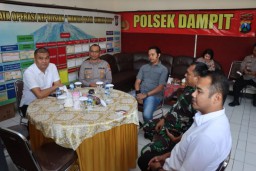 Pastikan Pilkades Aman dan Kondusif, Kapolres Bersama Forkopimda Kabupaten Malang Pantau TPS