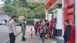 Polsek Selorejo Monitoring SPBU Pasca Kenaikan Harga BBM