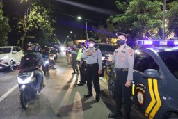 Kendalikan Kamtibmas dan Cegah Penyebaran Covid-19, Polres Tanjung Perak Patroli Pamong Keris