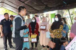 Kapolresta Sidoarjo Blusukan ke Pasar Sukodono Cicipi Jamu Tradisional