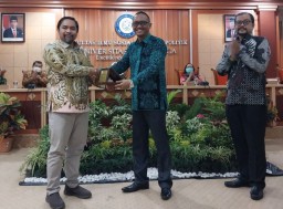 Berpihak pada Suara Rakyat, CEO Info Media Digital Raih Soetandyo Award