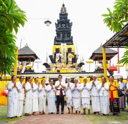 Tinjau Pura Agung Jagat Karana, Pj Gubernur Adhy Siap Wujudkan Harapan PHDI Jatim Miliki Kantor Sendiri