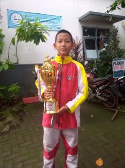 Rafael, Siswa SMPN 3 Porong Sidoarjo Sukses Ikuti Kejuaraan Sepak Bola Singa Cup 2022 Singapura