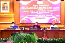 Pimpin Rakor RKPD 2023, Khofifah Minta OPD dan BUMD Maksimalkan Pendapatan Daerah