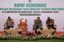 Utamakan Pelayanan Warga, Bupati Bojonegoro Berikan 419 Mobil Siaga Desa