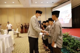 Rektor Unair Beri Penghargaan atas Pengembangan Vaksin Merah Putih (INAVAC)