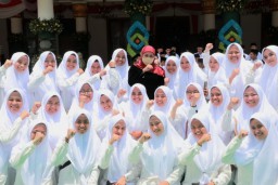 Peringati Hari Santri Nasional, Gubernur Khofifah Ajak Santri Berdaya dan Siaga Menjaga Martabat Kemanusiaan