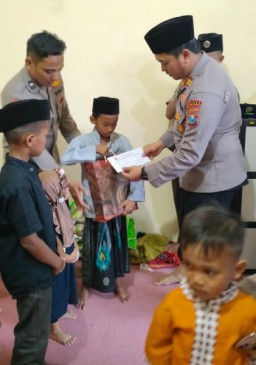Jelang Lebaran, Polsek Banyuates Gelar Bukber dan Santuni Anak Yatim