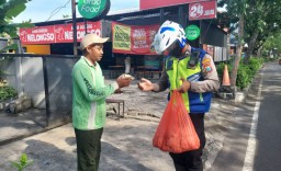 Indahnya Berbagi dari Anggota Satlantas Polresta Sidoarjo