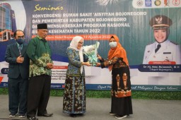 Buka Seminar Kesehatan RS Aisyiyah, Bupati Anna Sebut 97,5 % Warga Bojonegoro Tercover BPJS
