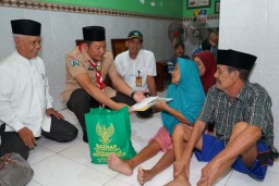 Wabup Subandi Jenguk Pasutri Lumpuh Kaki Asal Balongbendo