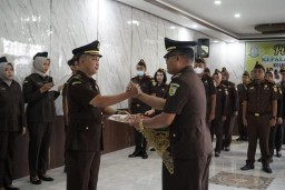 Sertijab Kasi Intel Kejari Blitar, Windhu Sugiarto Digantikan Prabowo Saputro