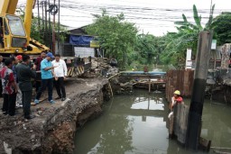 Progres Lambat, Wabup Subandi Sidak Proyek Jembatan Cantel