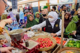 Kendalikan Inflasi Pasca Kenaikan Harga BBM, Gubernur Khofifah Siapkan Bantalan Sosial Ekonomi