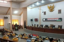Rapat Paripurna DPRD Sampang Tentang Nota Penjelasan Bupati Atas Raperda RAPBD TA 2023