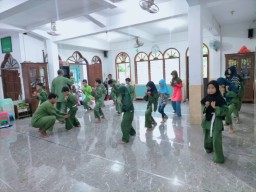 Antusiasme Anak Cabe Rawit Rungkut Ikuti Latihan ASAD