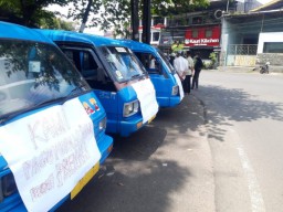 Tolak Digusur, Sopir Angkot Jalur AT Resmi Tunjuk Kuasa Hukum