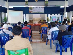 DLH Sampang Gelar Sosialisasi Retribusi Sampah di Kelurahan Dalpenang