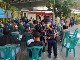 Warga Sekitar Kampus UWKS Dapat Sosialisasi Diet Karbohidrat Mengatasi Karies Gigi