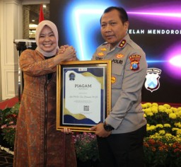 Polda Jatim Gandeng Stikosa-AWS Gelar Pelatihan Content Creator bagi Humas Polres