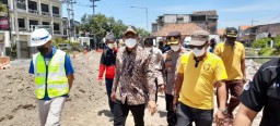 Tinjau Proyek Flyover Krian, Gus Muhdlor Minta Dishub Turun Tangan Urai Kemacetan