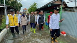 Kalaksa BPBD Jatim Tinjau Banjir di Waru, Wabup Subandi Harap PU Pengairan Provinsi Segera Normalisasi Sungai Buntung