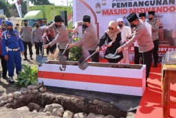 Waka Polri Letakkan Batu Pertama Masjid Miswandoko Kediri
