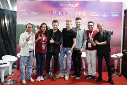 Manjakan Nasabah, Bank Jatim Ajak Nobar Konser Westlife