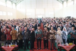 Bupati Gus Muhdlor Hadiri Wisuda Purna Siswa SMAN 4 Sidoarjo