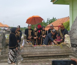 Peringati Hari Jadi Kab Sampang ke 399, Bupati Sampang dan Wabup Ziarah ke Makam Leluhur