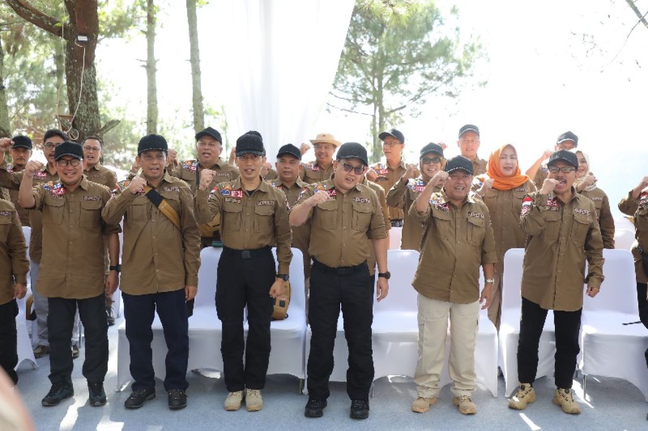 Pj Gubernur Adhy bersama tim Yagaba saat memperingati Hari Ulang Tahun yang ke 20. (Ist)