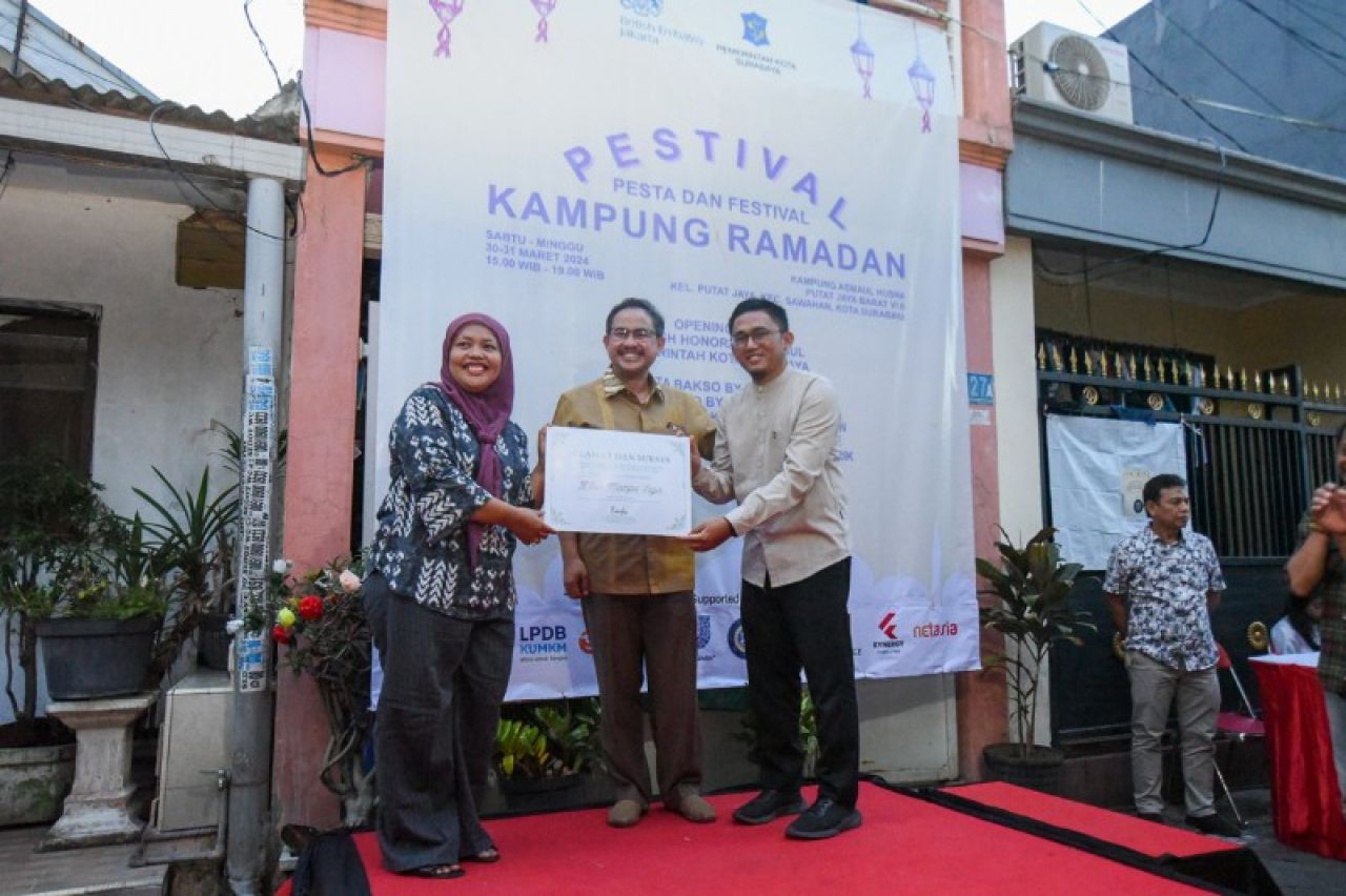 Sekda Kota Surabaya M Ikhsan saat berkolaborasi dengan british Embassy Jakarta dalam acara Festival Kampung Ramadhan. (Ist)