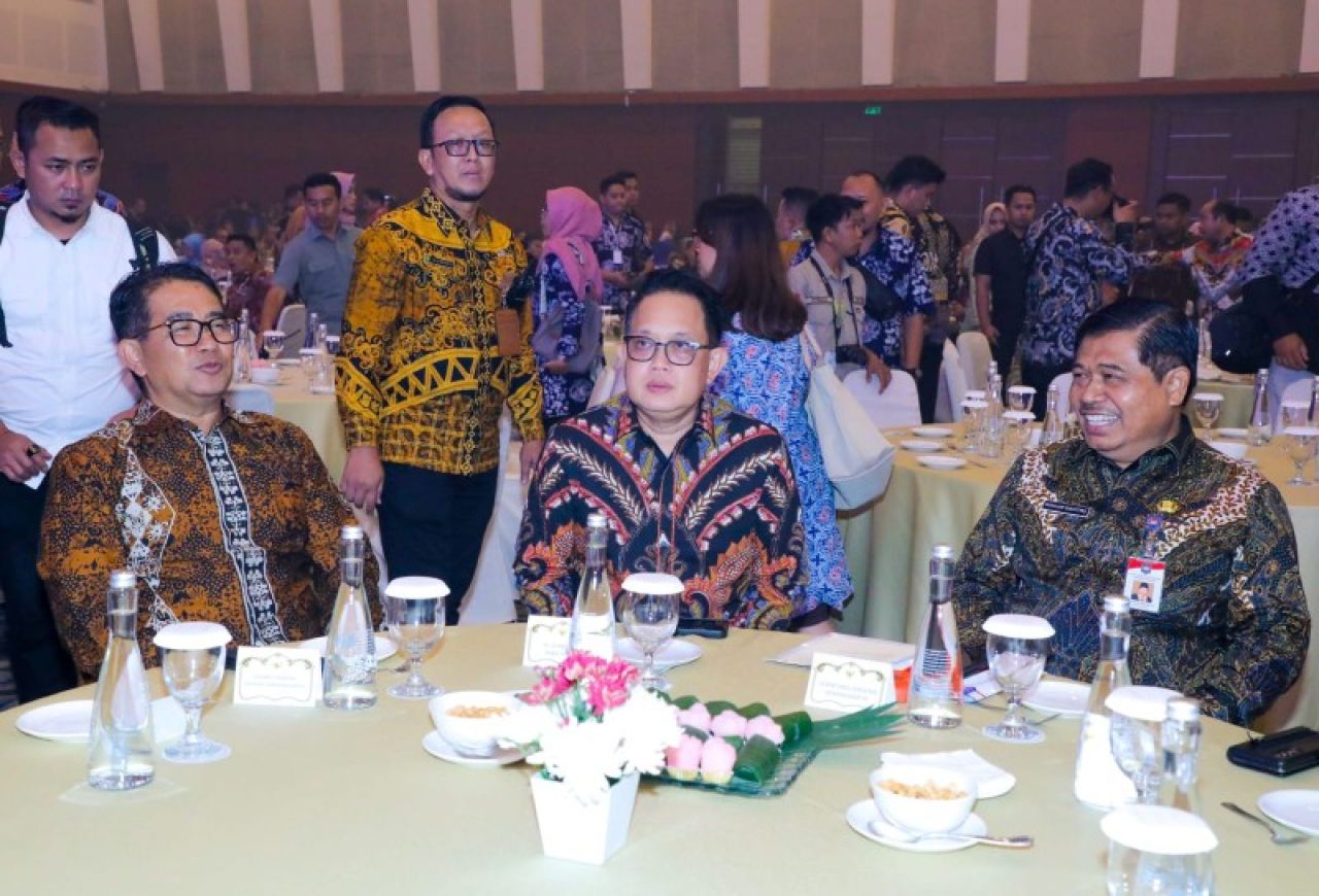 Pj Gubernur Adhy saat Galau Dinner peringatan Hari zotoda je 28 bersama Sekjen Kemendagri, Suhajar Diantoro. (Ist)