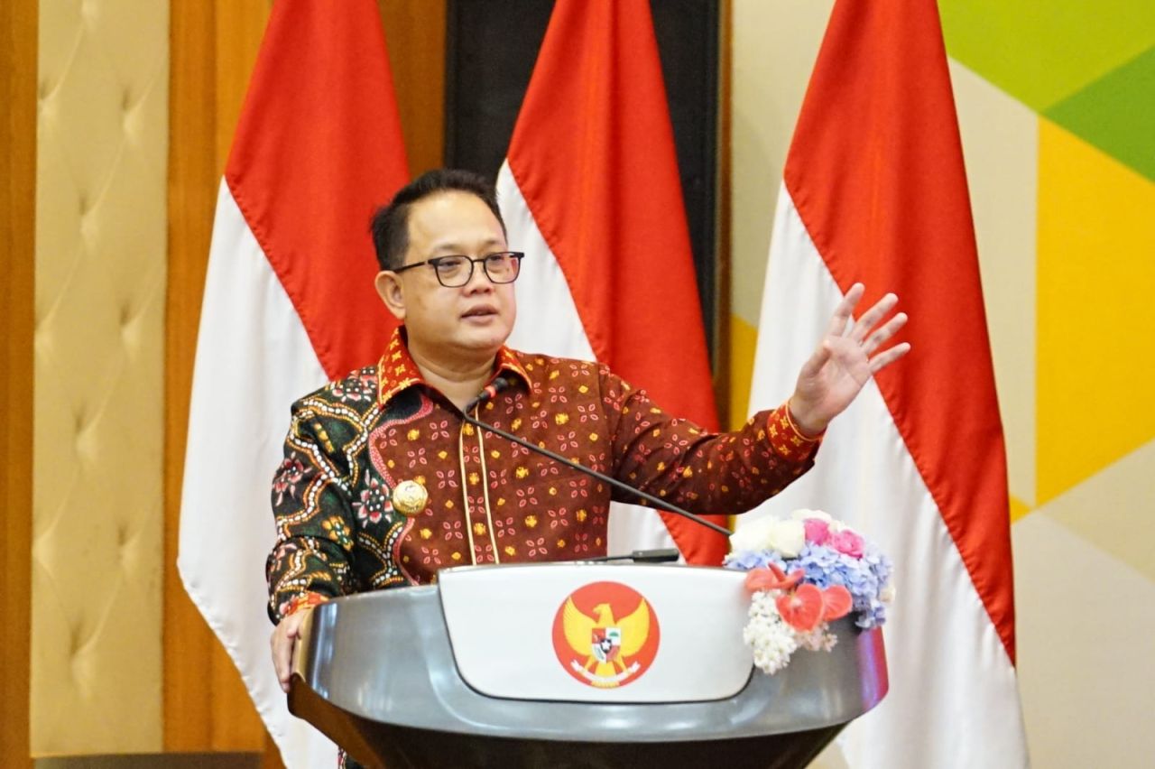 Pj Gubernur Adhy menyampaikan arahan. (Ist)