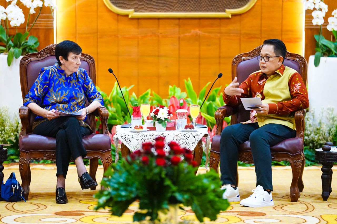Pj Gubernur Jawa Timur Adhy Karyono saat menerima audiensi petinggi Western Sydney University di Gedung Negara Grahadi, Surabaya. (Ist)