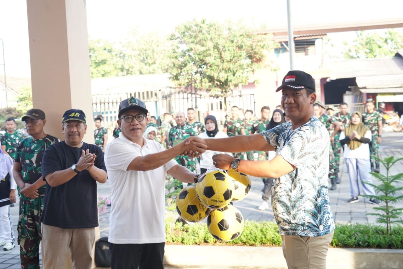 Ketua DPRD Sidoarjo H Usman M. Kes saat menghadiri kegiatan senam bersama di Desa Penambangan (ist)