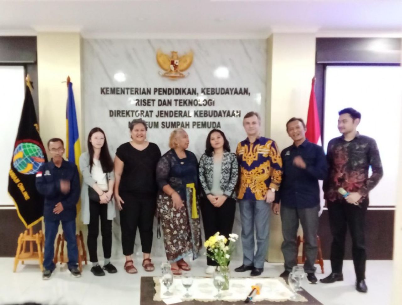 Kedubes Ukrsina foto bersama usai diskusi peringatan hari pers sedunia. (Ist)