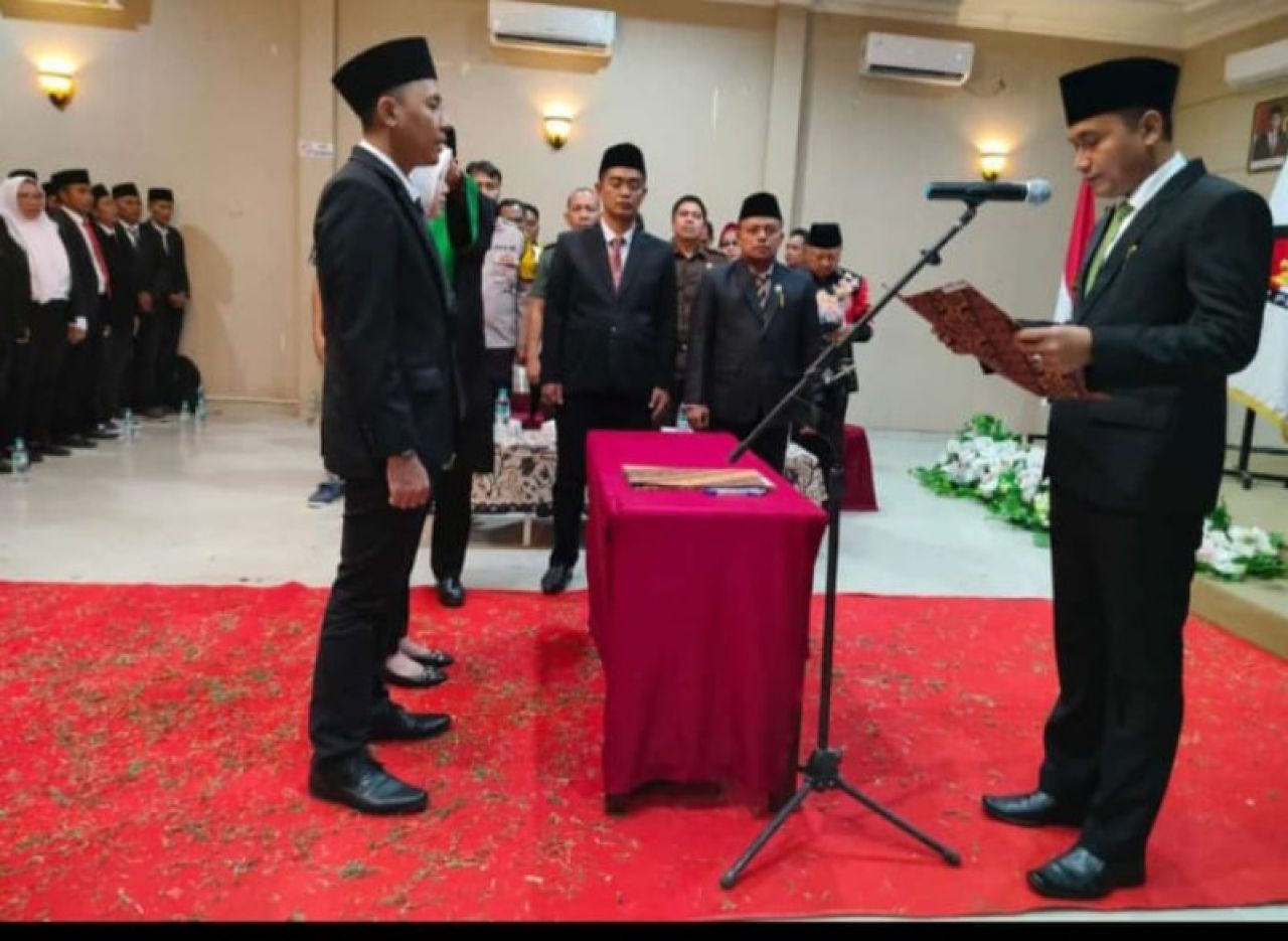 Dr. Rahbini Ketua KPU Sumenep melantik PPK Kabupaten Sumenep. (Ist)