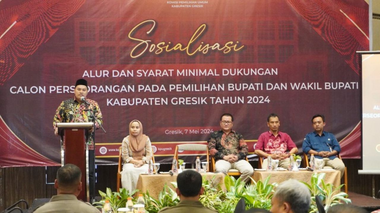 Komisioner KPU Gresik, Makmun sedang memberikan sambutan. (Ist)