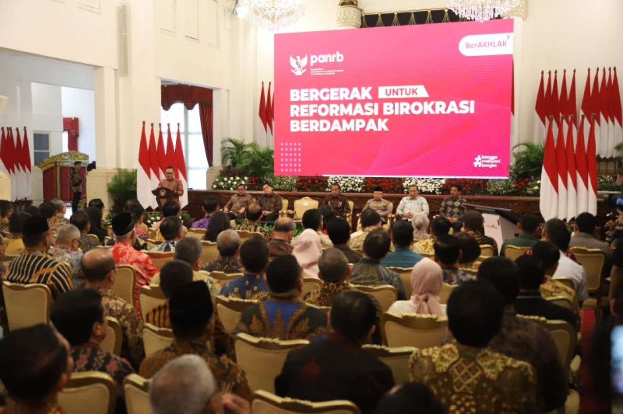 Presiden RI dalam penghargaan bagi kepala daerah yang sudah menerapkan SPBE