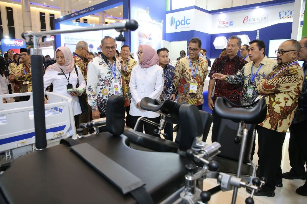 Paninjauan alat kesehatan salah satu RS. (Ist)