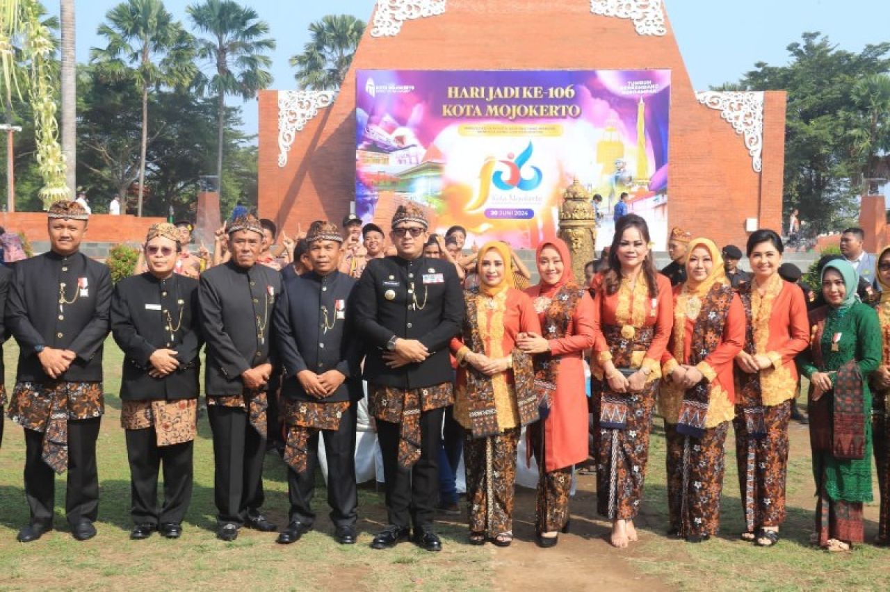 Bupati Ikfina Hadiri Upacara Hari Jadi Kota Mojokerto ke 106 dan Saksikan Keunikan Pranatacaranya
