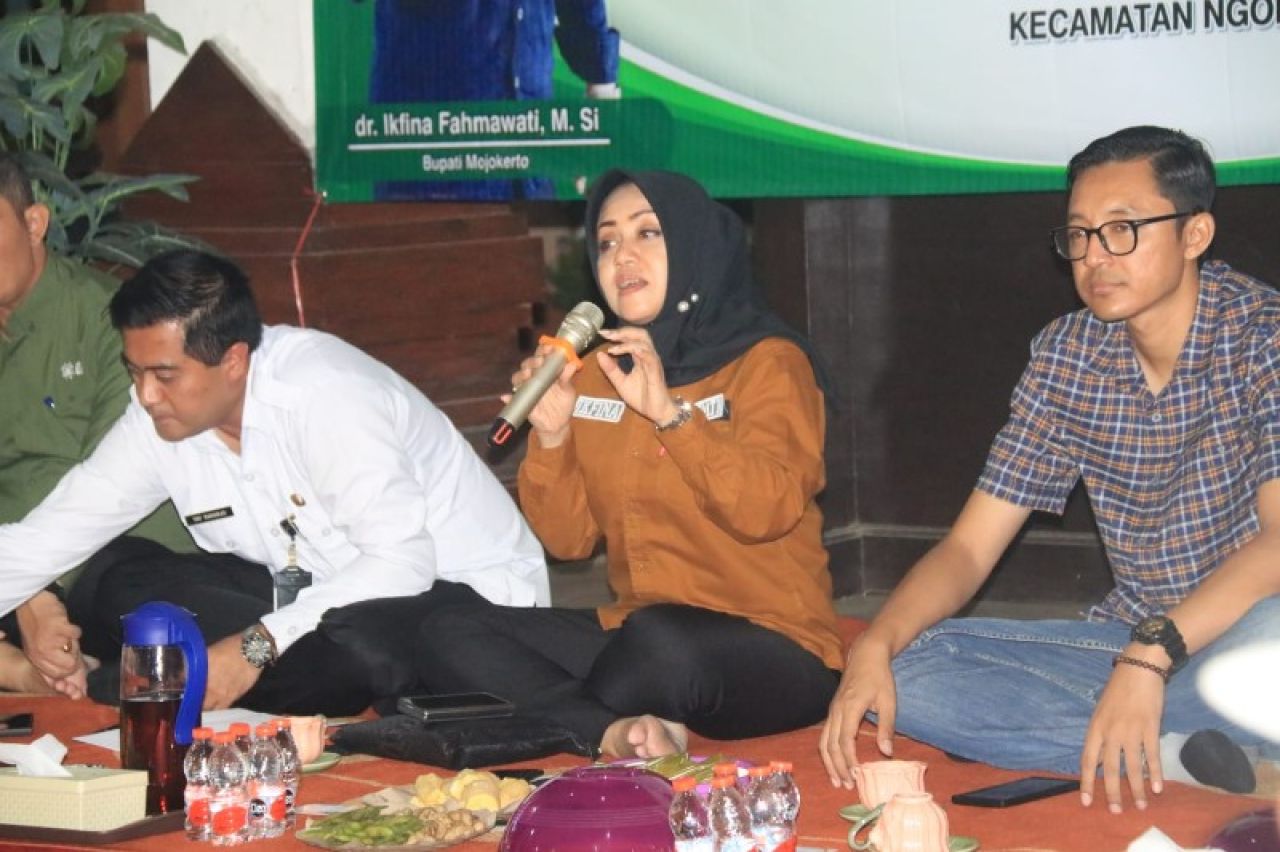 Bupati Ikfina dalam acara Ngopi bareng Bupati karang taruna se-kecamatan Ngoro. (ist)