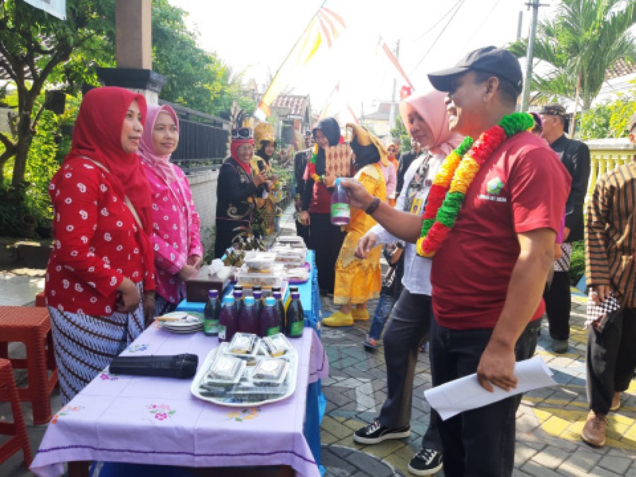 Tin juri mulai bergerak melakukan penilaian lomba, RT se Kabupaten Sidoarjo. Terdapat 8.860 RT se Kabupaten Sidoarjo. (Ist)a