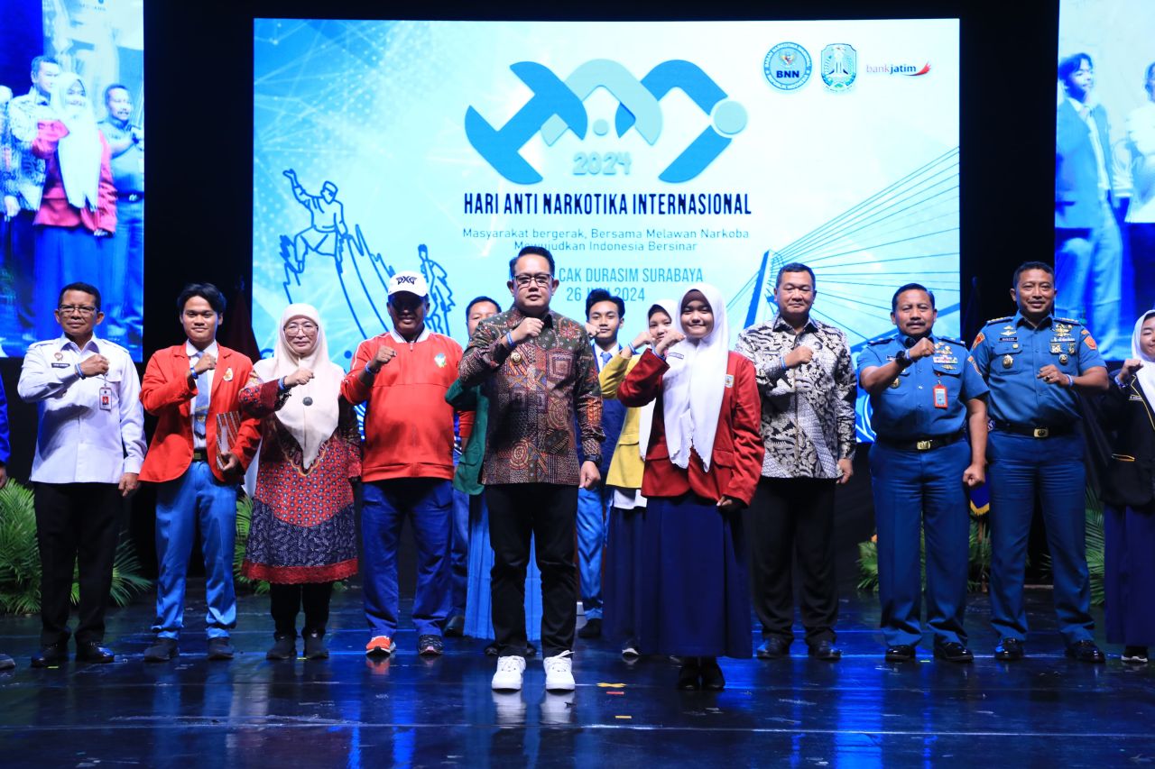 Pj Gubernur Adhy saat menghadiri acara hari anti narkotika di gedung Cak Durasim Surabaya. (Ist)