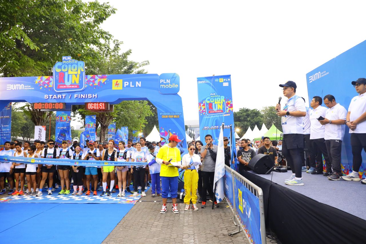 Pj Gubernur Ady sampaikan sambutan sebelum melepas peserta PLN Mobile color Run 2024. (Ist)